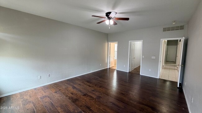 Building Photo - 689 E Springfield Pl