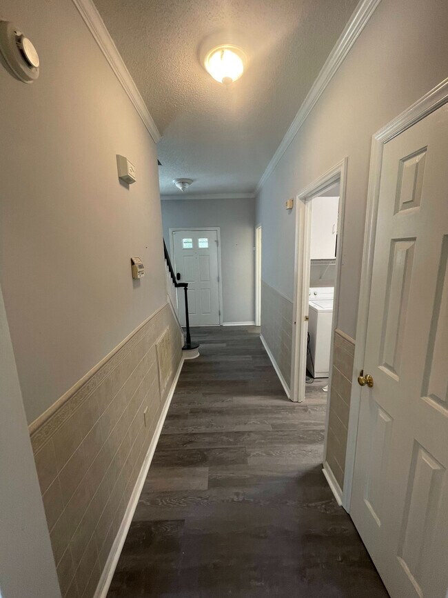 Building Photo - Room in Single Family Home on Daingerfield Dr