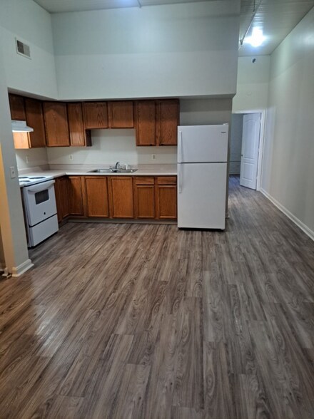 Primary Photo - 316 W Walnut St