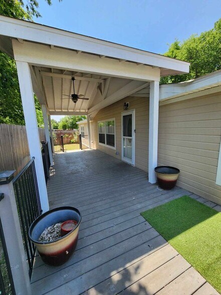 Building Photo - 922 Ashwood Dr