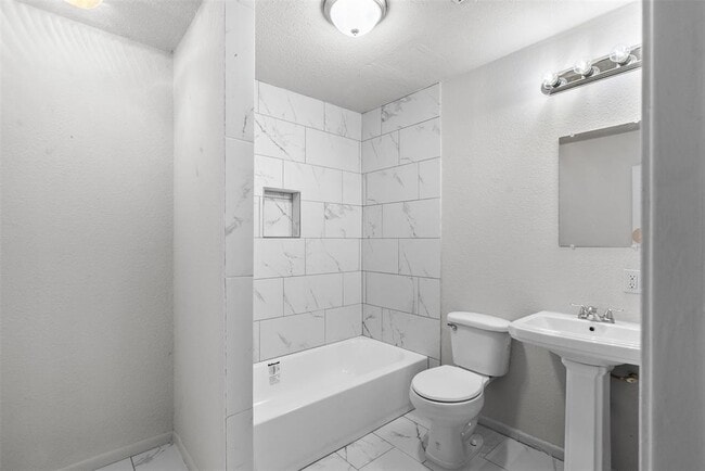 Building Photo - 815 Rugeley St