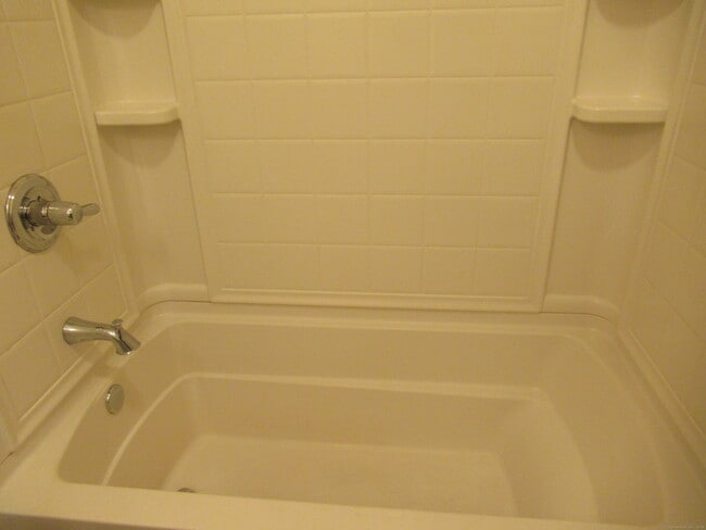 Building Photo - 67 Riverview Dr
