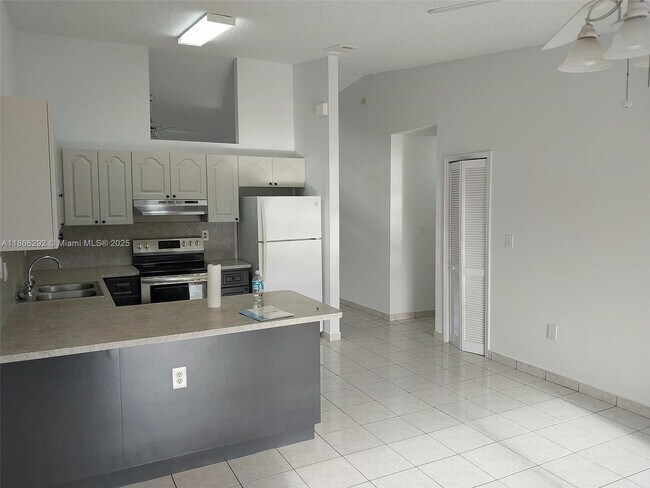 Building Photo - 2424 SW 143rd Pl