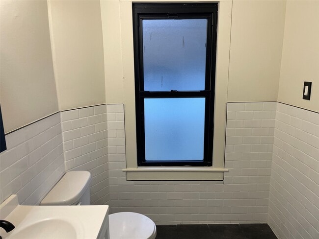 Building Photo - 50 Schubert St