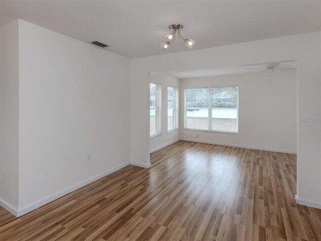 Building Photo - 1215 Mango Ave