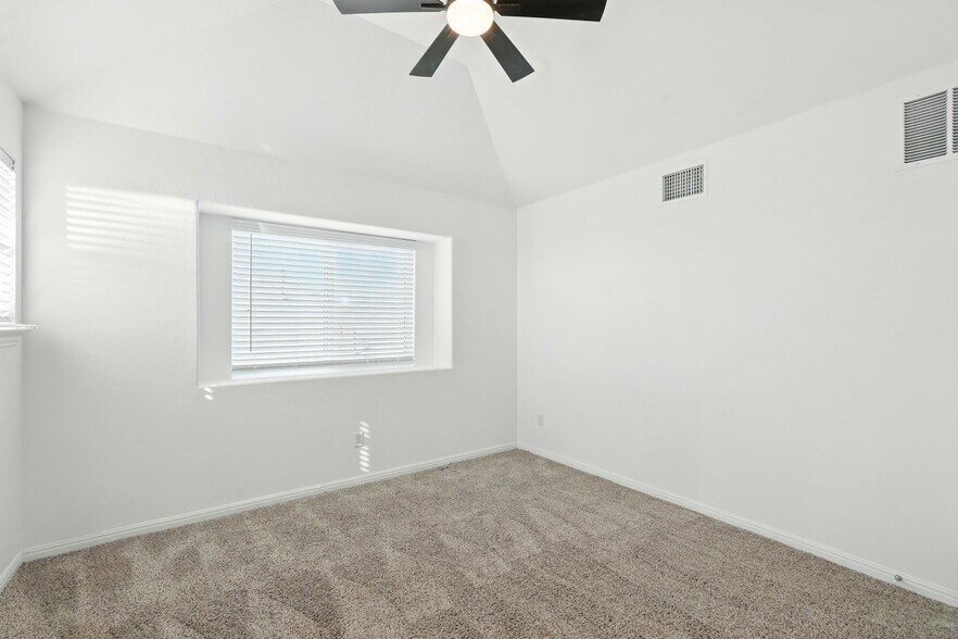 Building Photo - 1544 Devine Lake Bnd