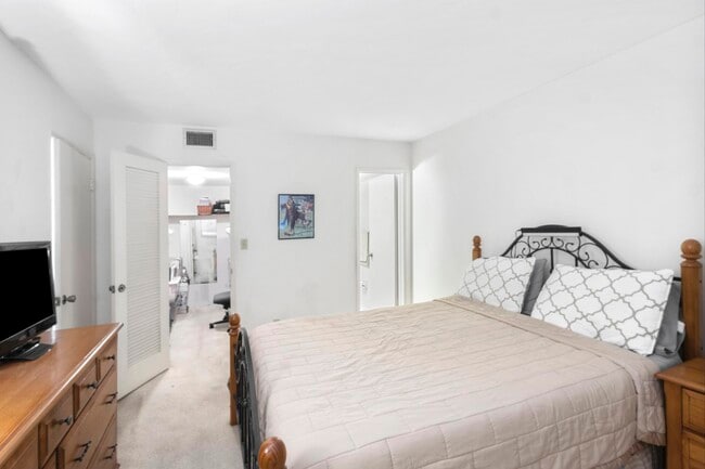 Building Photo - 4500 N Federal Hwy