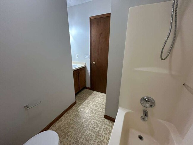 Building Photo - Beautiful 3-Bedroom, 2-Bath Home in the Heart of Painesville