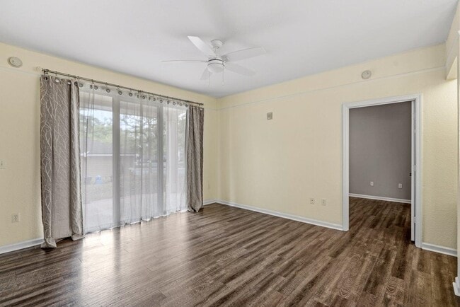 Building Photo - 2801 Chancellorsville Dr