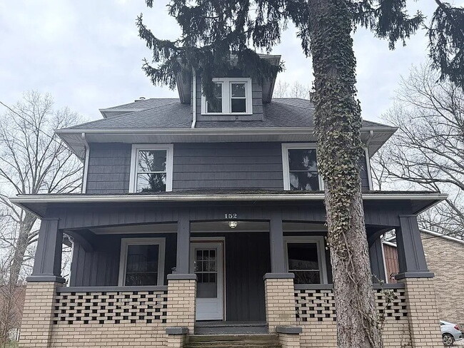 Building Photo - Spacious 6-bedroom, 3-bath home offering a flexible multi-level layout ideal for comfortable living