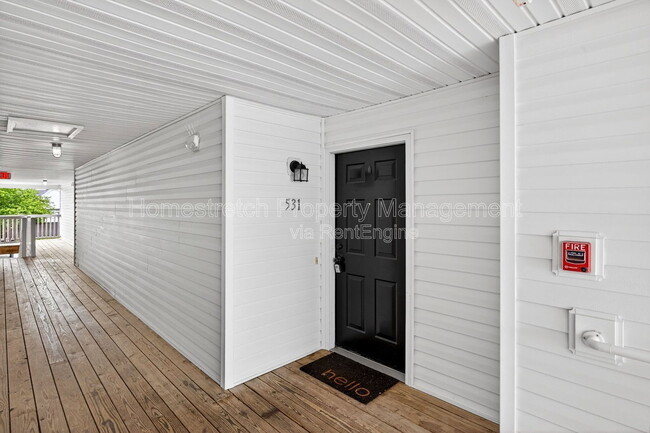 Building Photo - 531 Saravalle Dr