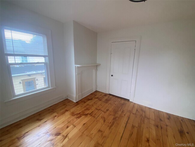 Building Photo - 8 Willow St