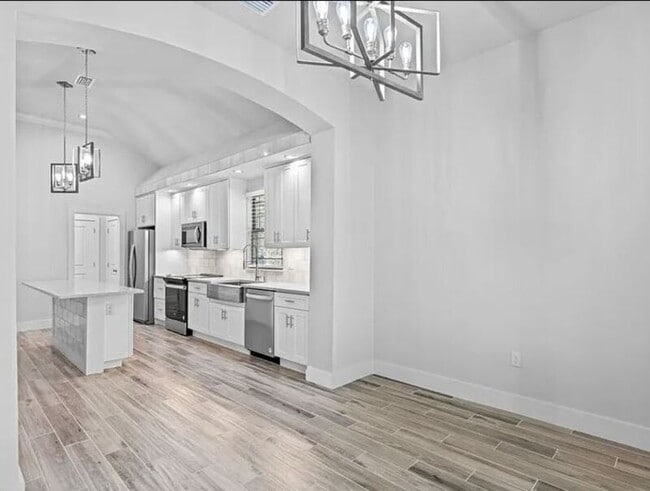 Building Photo - 16 Justin Ct