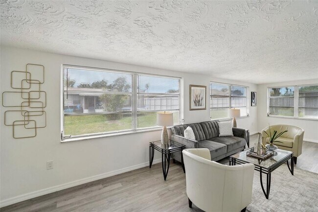 Building Photo - 3524 Cincinnati Dr