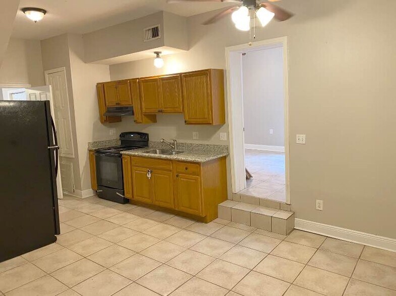 Building Photo - 2553 Saint Ann St