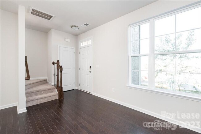 Building Photo - 3 bedroom town home in Rea Farms- walkable community to restaurants, shops, walking trails