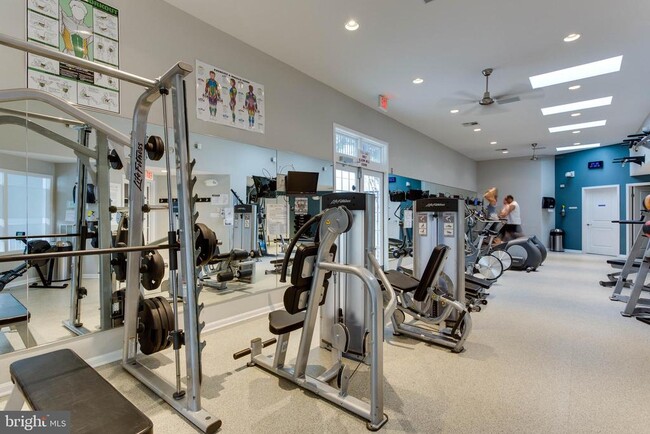 Building Photo - 1471C N Van Dorn St