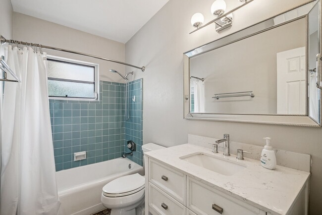 Building Photo - 3218 Carnine Dr