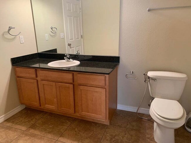 Building Photo - "Spacious 4-Bed Townhouse in Fort Walton B...
