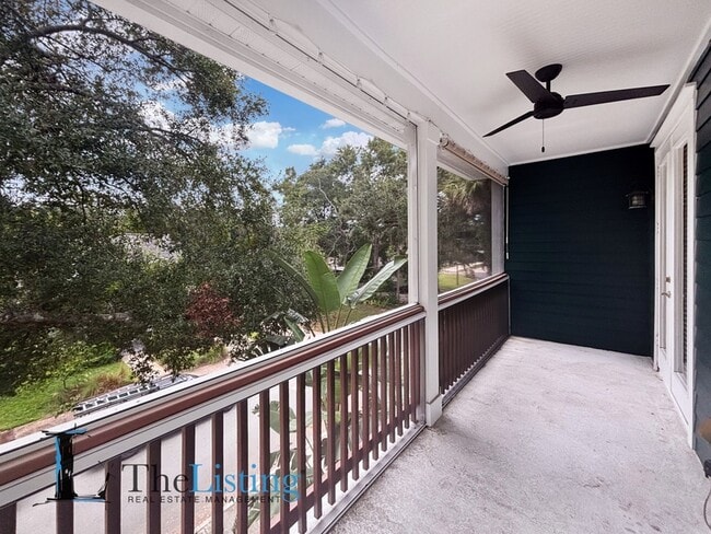 Building Photo - 827 Meridale Ave