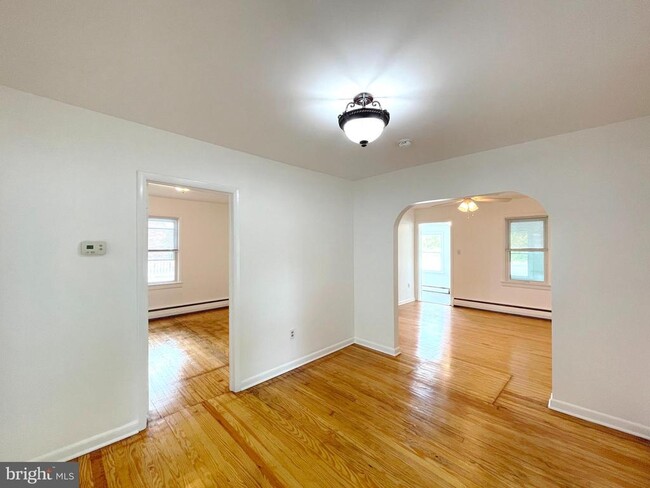 Building Photo - 590 Hallowing Point Rd