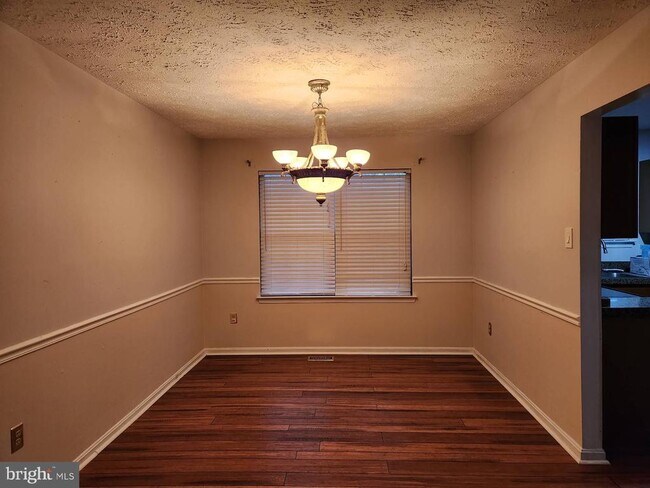 Building Photo - 8813 Francesca Dr
