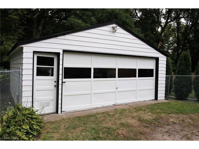 Building Photo - 3136 Douglas Dr N