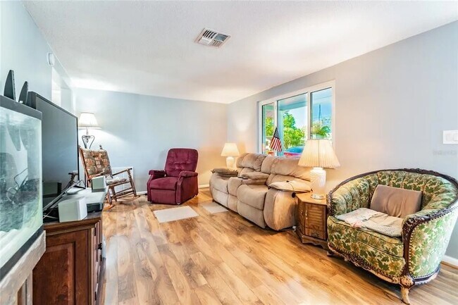 Living room - 7838 Foxwood Dr