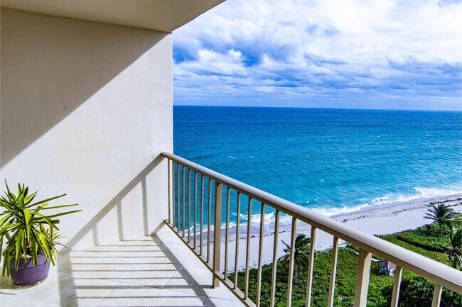 Building Photo - 1021 Hillsboro Mile