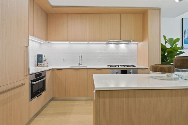 Building Photo - 44 East Ave