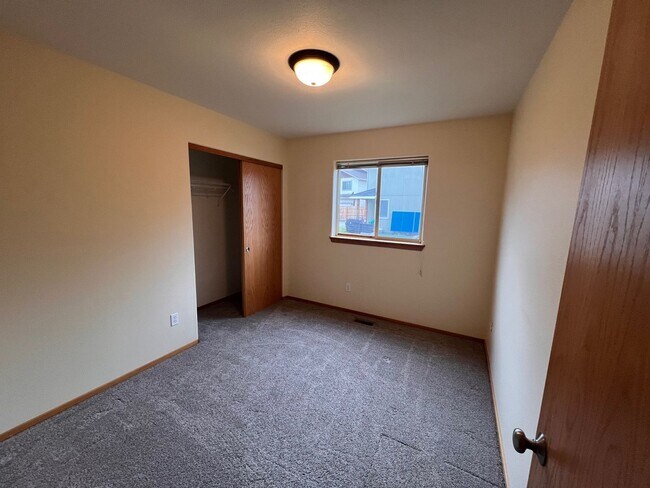 Building Photo - 239