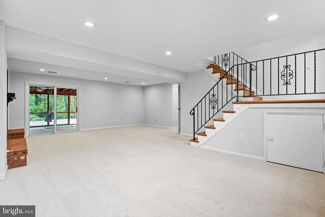 Building Photo - 5023 King Richard Dr