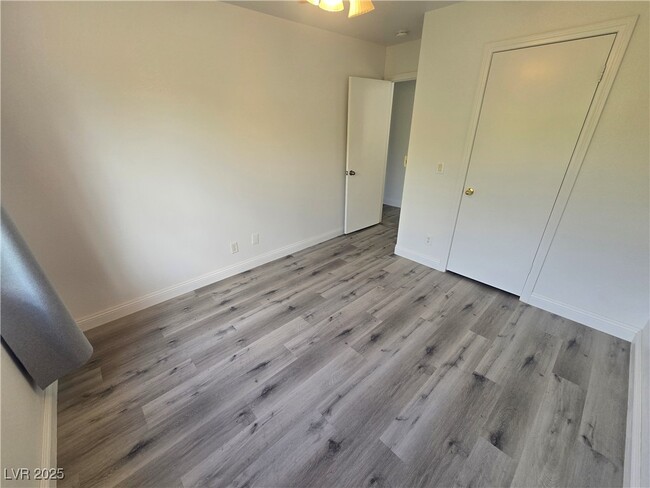Building Photo - 9893 Canyon Peak Dr