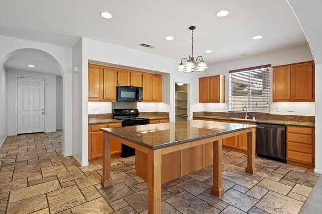 Primary Photo - 84126 Canzone Dr