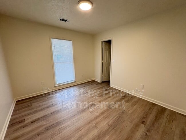 Building Photo - 106 Bonanza Dr