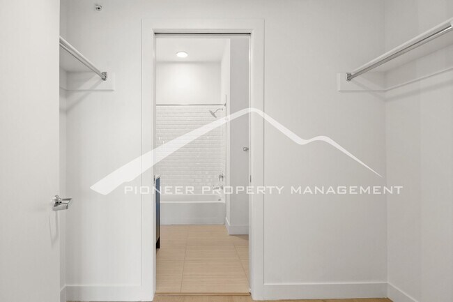 Building Photo - Newer Studio Apt in RiNo District in Denver 1 Underground Parking Space!