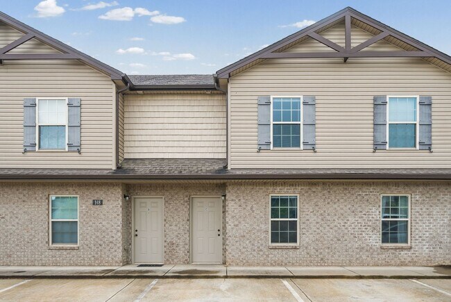 Building Photo - 148 Center Pointe Dr