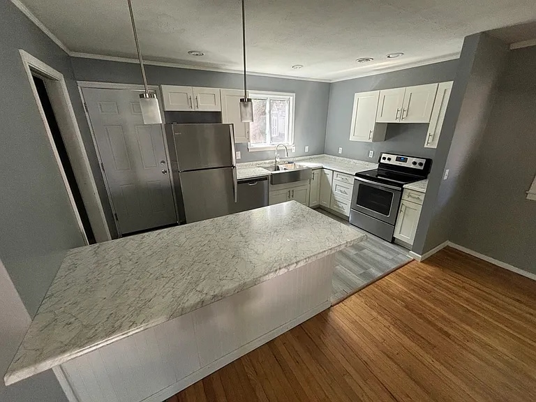 Building Photo - 305 Hunt Dr