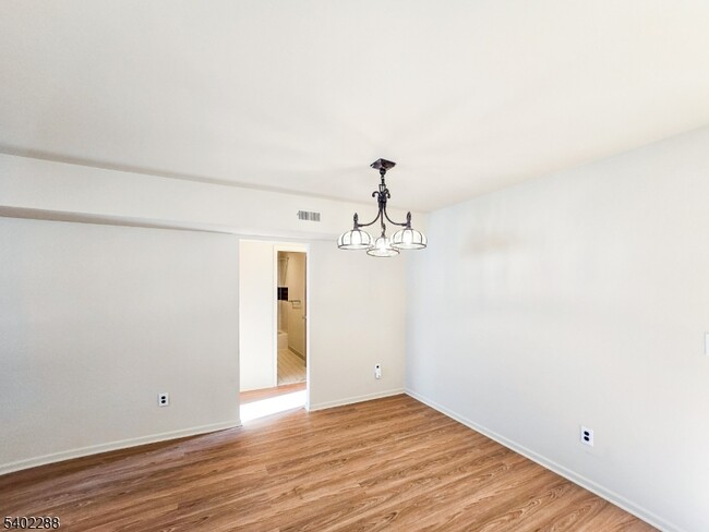 Building Photo - 1302 Bradley Ct