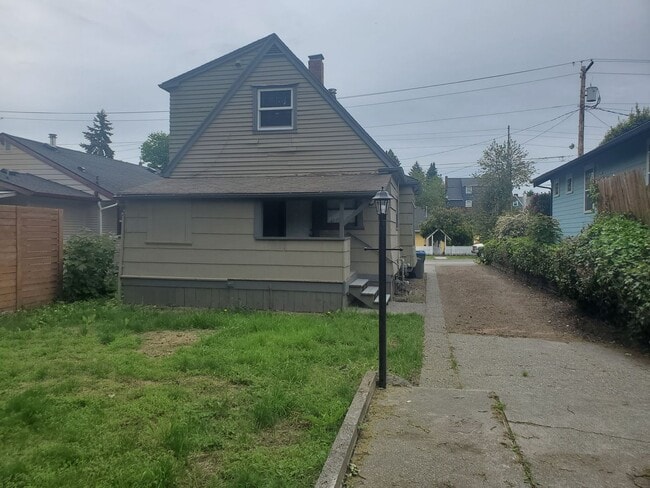 Building Photo - Rent Ready For New Tenants!! 1 Bed, 1 Bath...