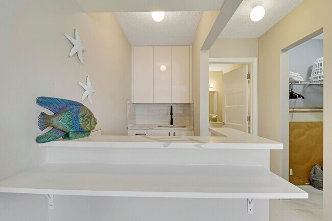 Building Photo - 360 Bella Vista Ct N