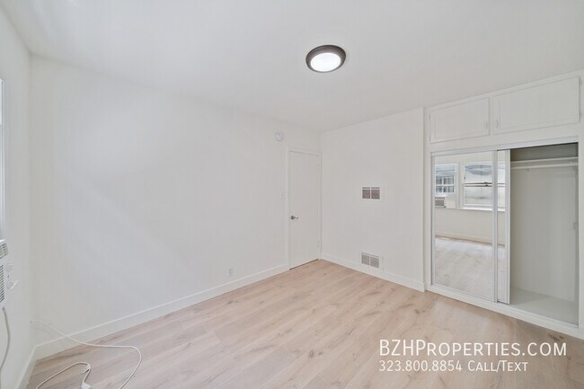 Building Photo - 1136 S Sherbourne Dr