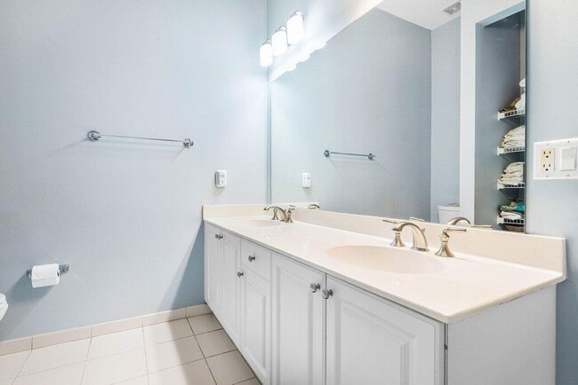 Building Photo - 1875 Highland Grove Dr