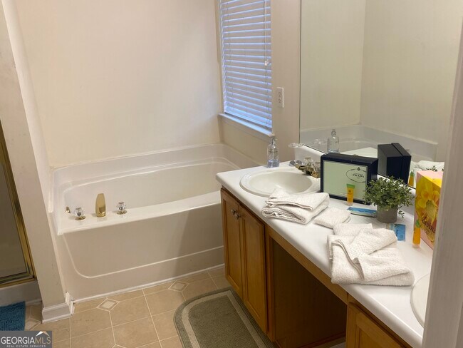 Building Photo - 541 Cascade Hills Ct SW