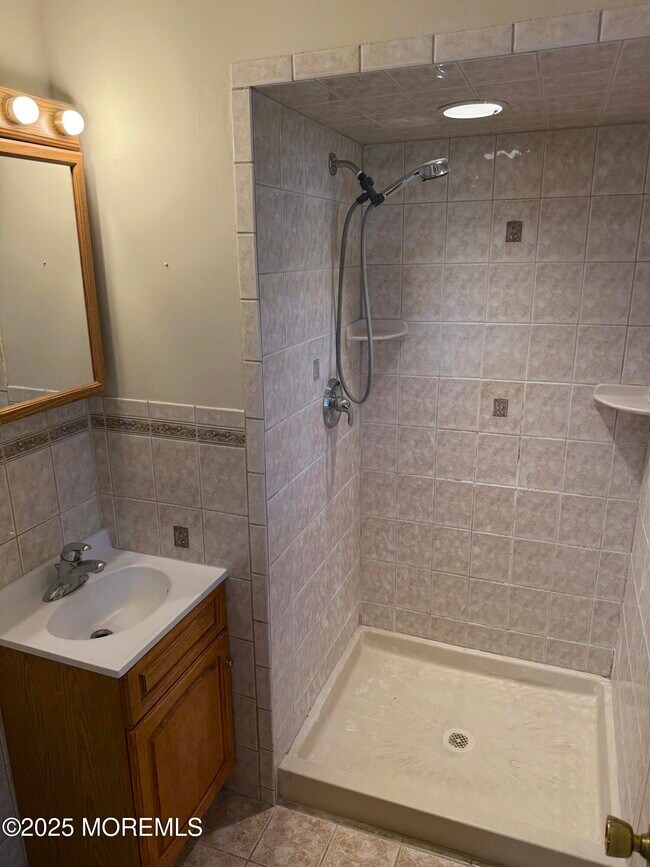 Building Photo - 324 Shady Brook Ln