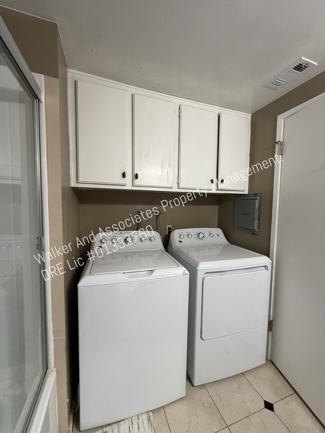 Building Photo - 225 E Rice Ranch Rd