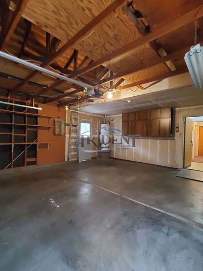 Building Photo - Beautiful Yuba City home on a large lot