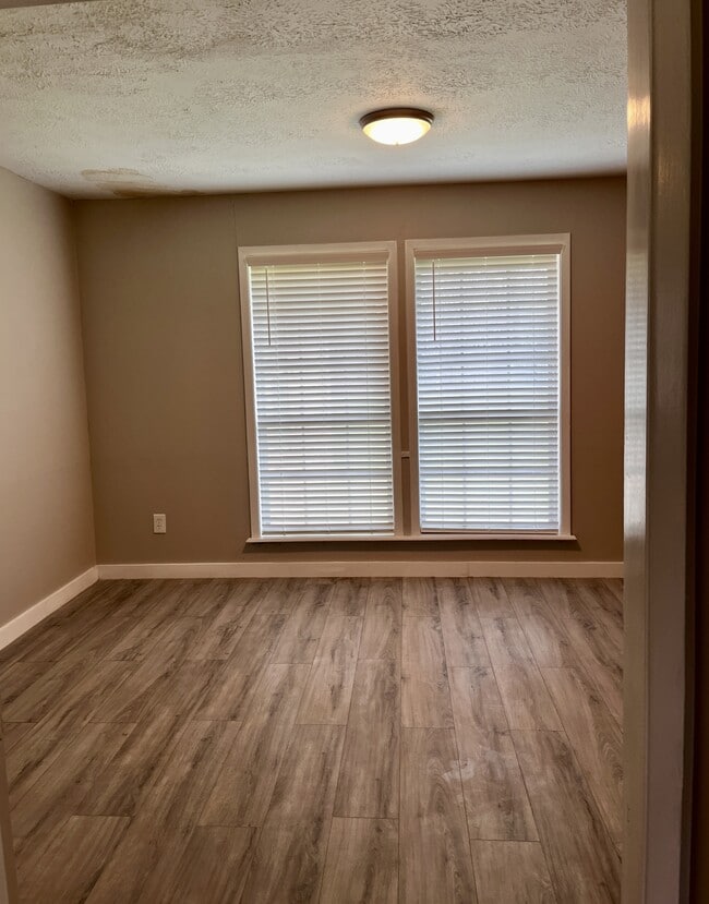 Building Photo - 1010 Holt St