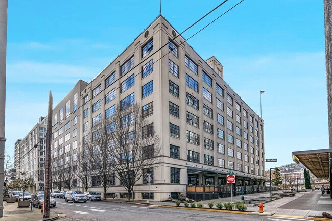 Building Photo - Stylish, south-facing 1-bdrm/1-bath loft in the Pearl—Deeded parking & storage