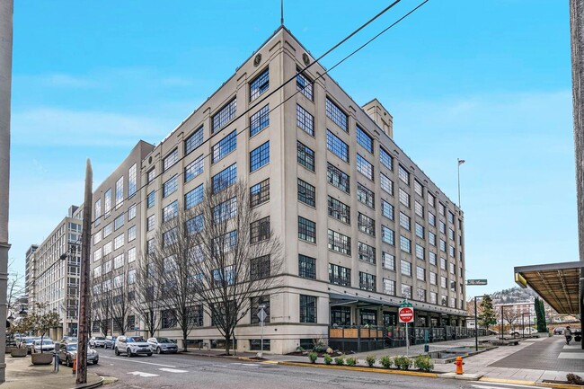 Building Photo - Stylish, south-facing 1-bdrm/1-bath loft—G...